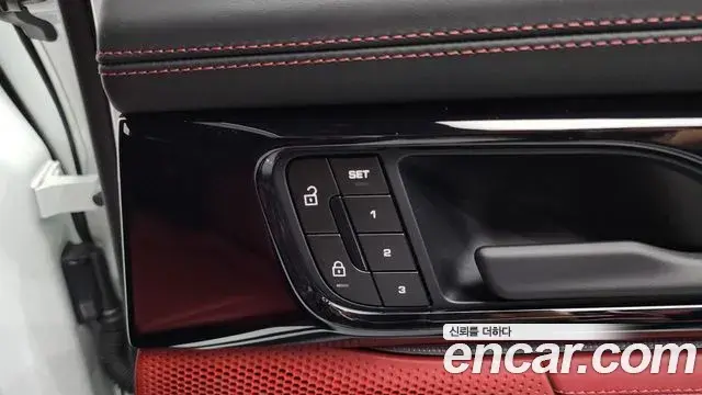 Porsche Panamera 2024 — Şəkil 32/33