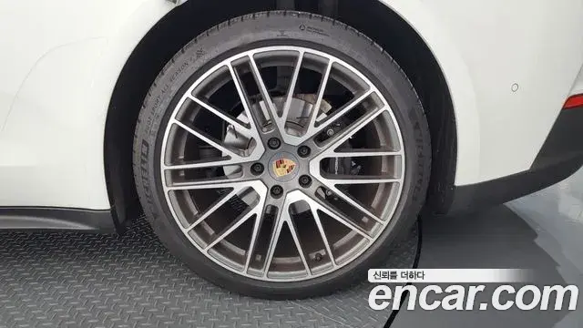 Porsche Panamera 2024 — Şəkil 31/33