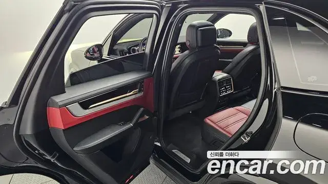 Porsche Cayenne 2024 — Şəkil 31/39