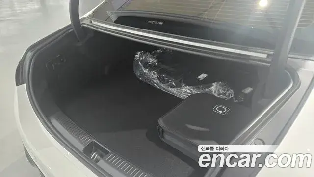 Mercedes-Benz E-Class 2026 — Photo 8/20