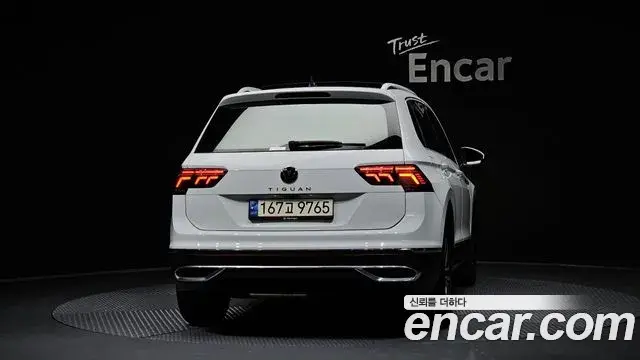 Volkswagen Tiguan 2022 — ფოტო 19/33