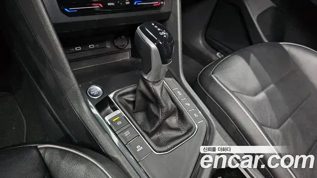 Volkswagen Tiguan 2022 — ფოტო 27/33