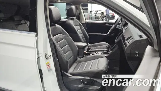Volkswagen Tiguan 2022 — ფოტო 20/33