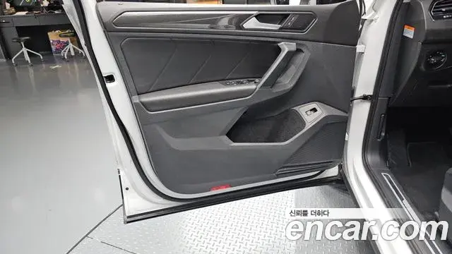 Volkswagen Tiguan 2022 — ფოტო 15/33