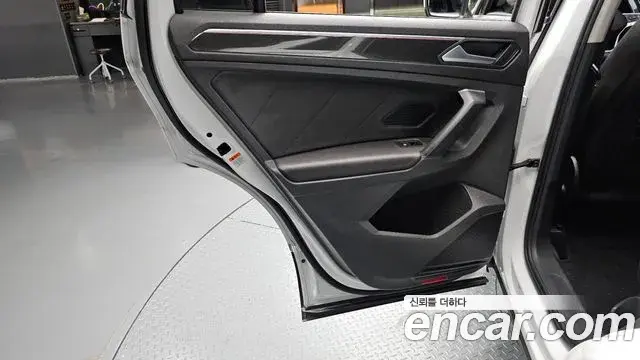 Volkswagen Tiguan 2022 — ფოტო 3/33