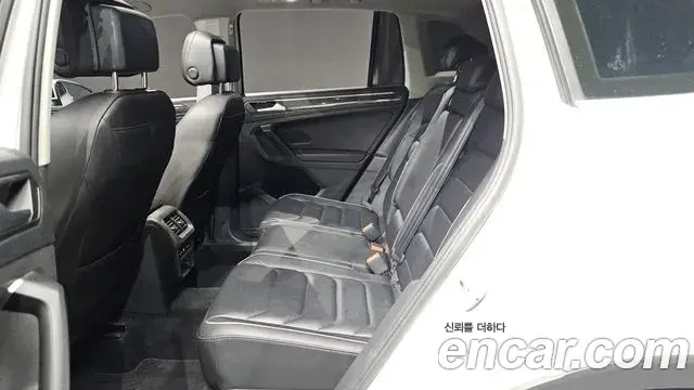 Volkswagen Tiguan 2022 — ფოტო 30/33