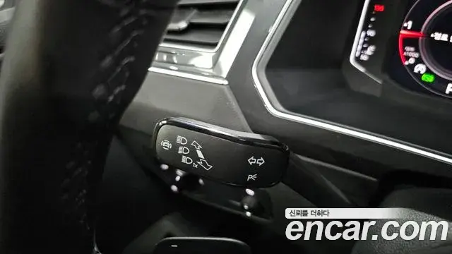 Volkswagen Tiguan 2022 — ფოტო 12/33