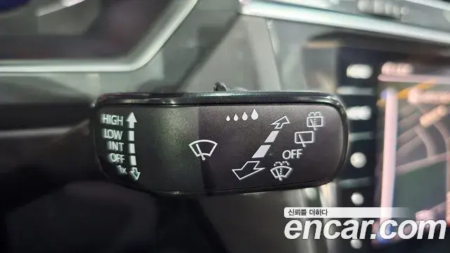 Volkswagen Tiguan 2022 — ფოტო 14/33