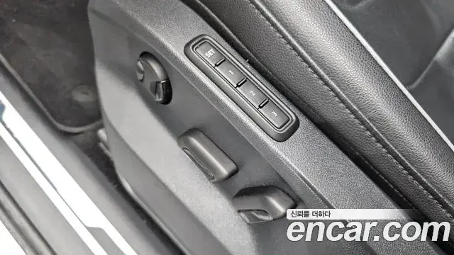 Volkswagen Tiguan 2022 — ფოტო 21/33