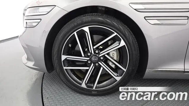 Genesis G80 2024 — Şəkil 24/33