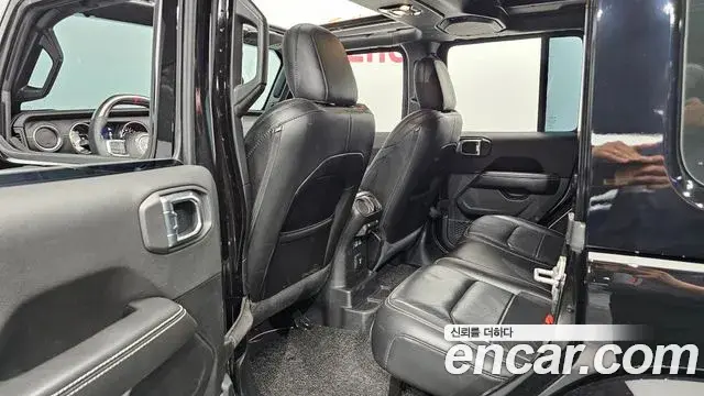 Jeep Wrangler 2021 — Фото 11/20