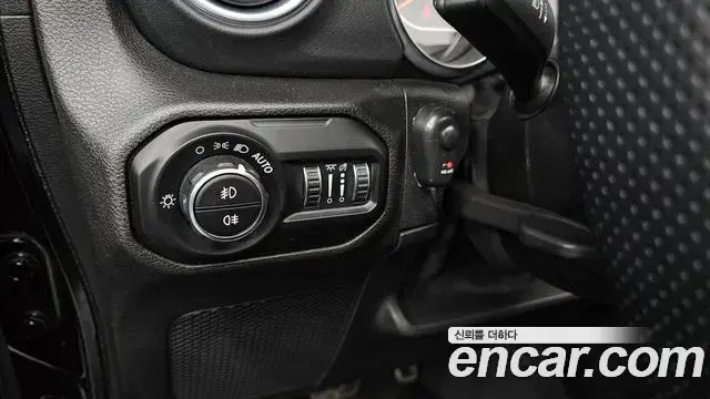 Jeep Wrangler 2021 — Фото 14/20