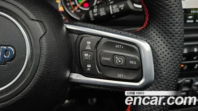 Jeep Wrangler 2021 — Фото 16/20