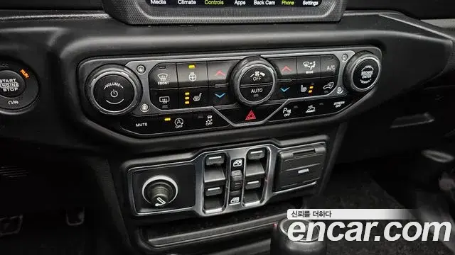 Jeep Wrangler 2021 — Фото 17/20
