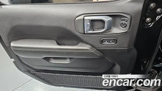 Jeep Wrangler 2021 — Şəkil 28/35