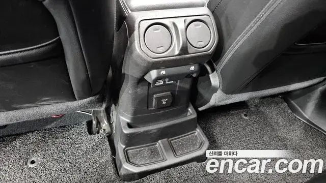 Jeep Wrangler 2021 — Şəkil 22/35