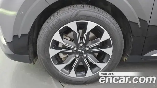 Kia Carnival 2023 — Фото 5/20