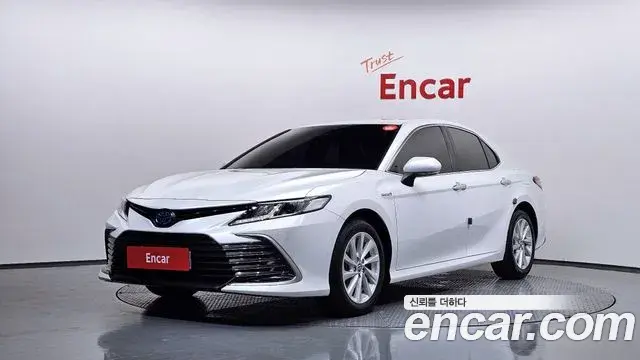 Toyota Camry 2023 — ფოტო 5/32