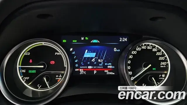 Toyota Camry 2023 — ფოტო 2/32