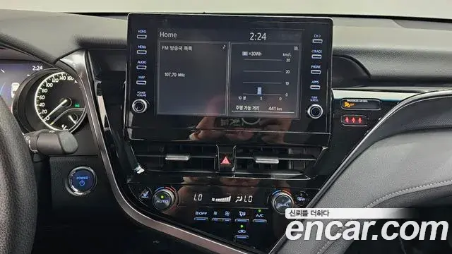 Toyota Camry 2023 — ფოტო 3/32
