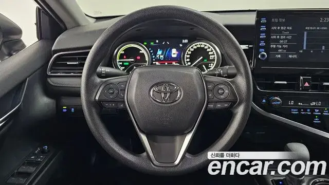 Toyota Camry 2023 — ფოტო 27/32
