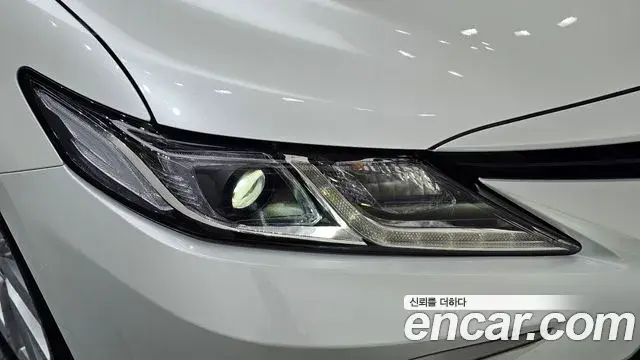 Toyota Camry 2023 — ფოტო 31/32