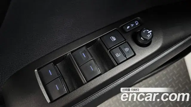 Toyota Camry 2023 — ფოტო 29/32
