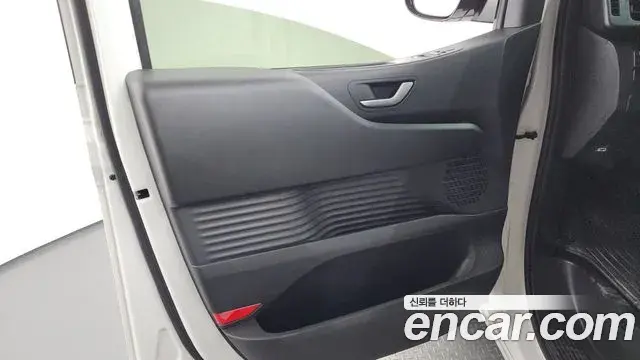 Hyundai Staria 2024 — Photo 14/31