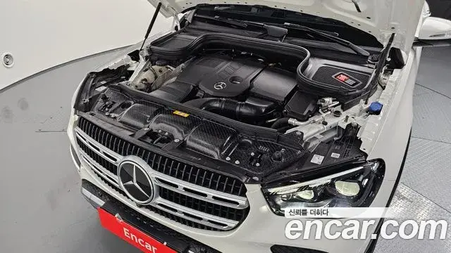 Mercedes-Benz GLE-Class 2024 — Photo 28/34