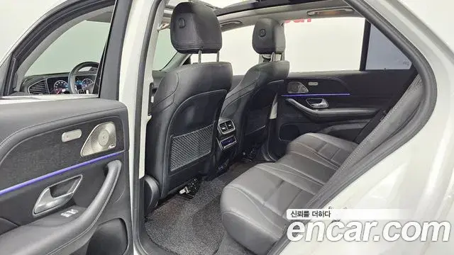 Mercedes-Benz GLE-Class 2024 — Photo 32/34