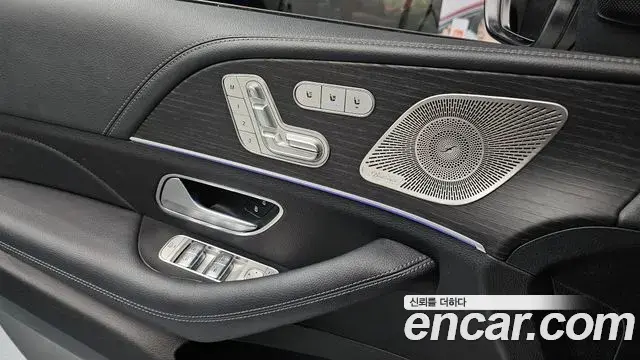 Mercedes-Benz GLE-Class 2024 — Photo 22/34