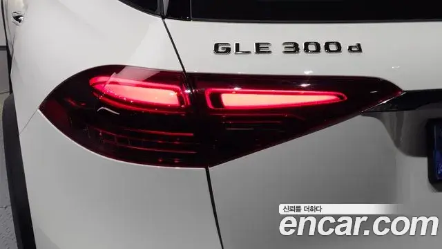 Mercedes-Benz GLE-Class 2024 — Photo 11/34
