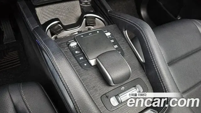 Mercedes-Benz GLE-Class 2024 — Photo 7/34