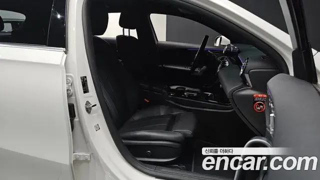 Mercedes-Benz A-Class 2023 — Фото 10/20