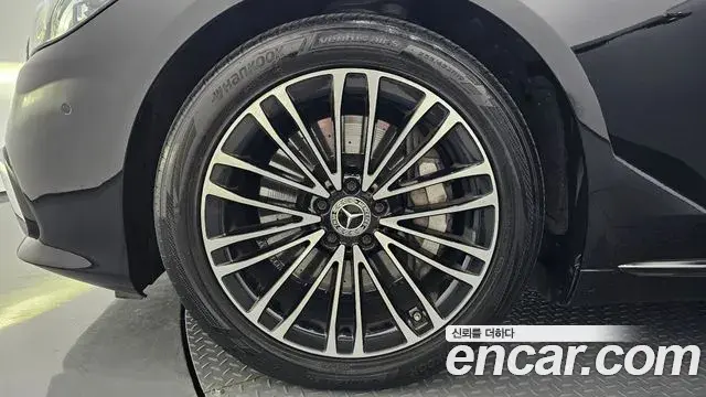 Mercedes-Benz S-Class 2022 — Photo 4/20