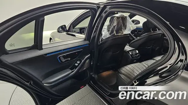 Mercedes-Benz S-Class 2022 — Photo 2/20