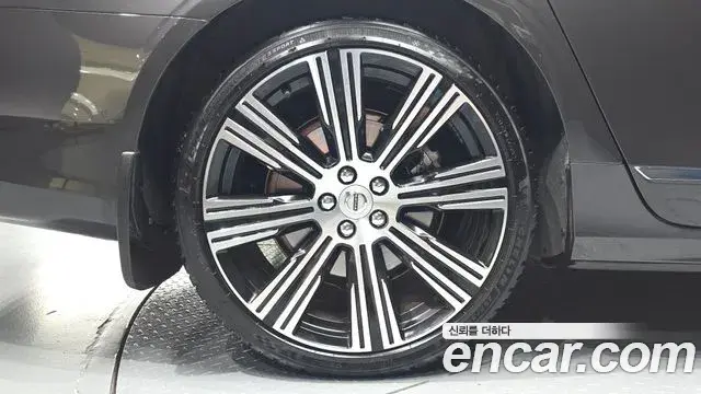 Volvo S90 2021 — ფოტო 22/33