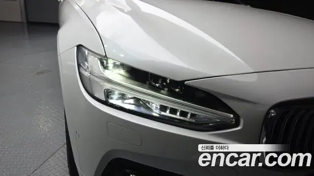 Volvo S90 2021 — ფოტო 31/32