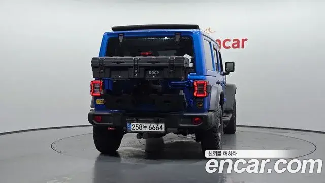 Jeep Wrangler 2021 — ფოტო 14/20