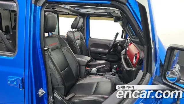 Jeep Wrangler 2021 — ფოტო 7/20
