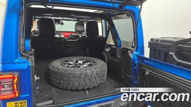 Jeep Wrangler 2021 — ფოტო 8/20