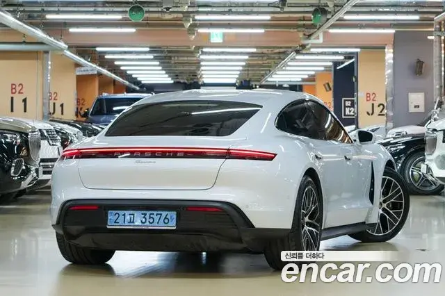 Porsche Taycan 2022 — Şəkil 12/20