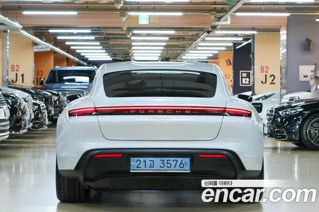 Porsche Taycan 2022 — Şəkil 14/20