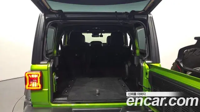 Jeep Wrangler 2025 — Photo 24/31