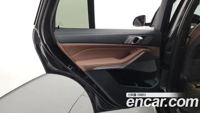 BMW X5 2019 — ფოტო 27/29