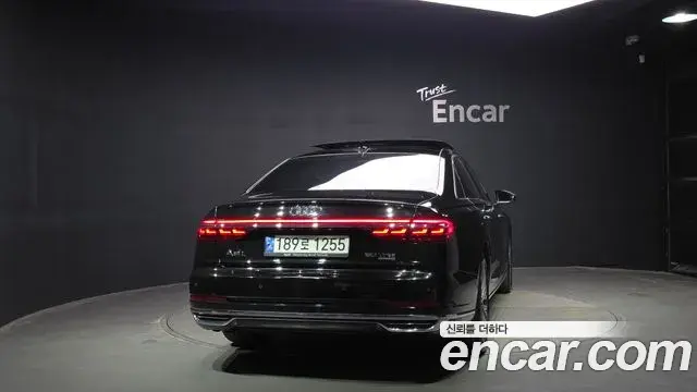 Audi A8 2021 — Şəkil 25/40