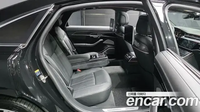 Audi A8 2021 — Şəkil 36/40