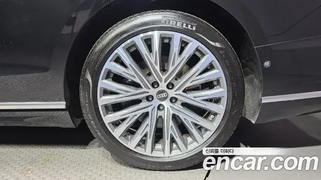Audi A8 2021 — Şəkil 28/40
