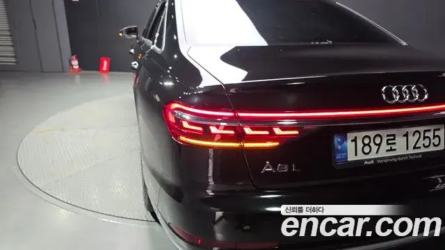 Audi A8 2021 — Şəkil 12/40