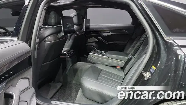 Audi A8 2021 — Şəkil 26/40